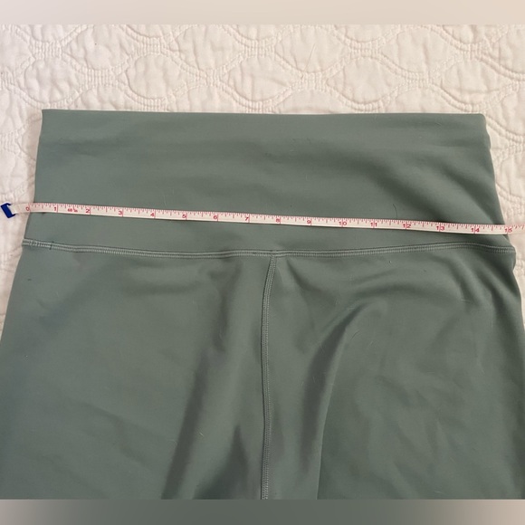 LULULEMON-Wunder Train High-Rise
Short 6" ,Misty Glade ,size 10 - Picture 6 of 8
